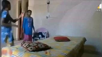 双手被绑住吃奶视频国产